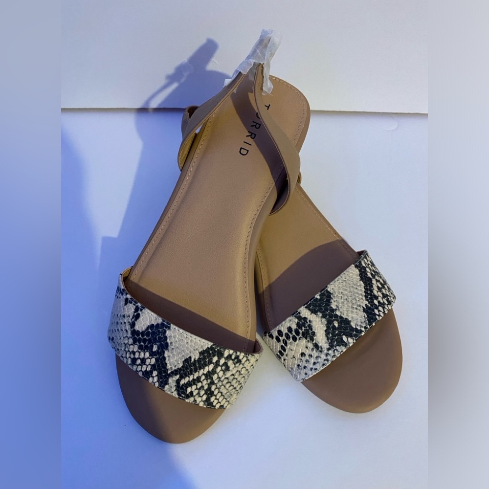 TORRID WOMEN SANDALS